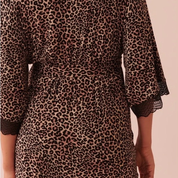 Leopard Print Robe with Black Lace - Picture 5 of 5